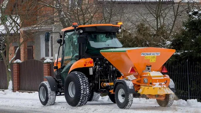 Posypywarka ciągniona piasku soli PRONAR KCT07, zdjęcie 1