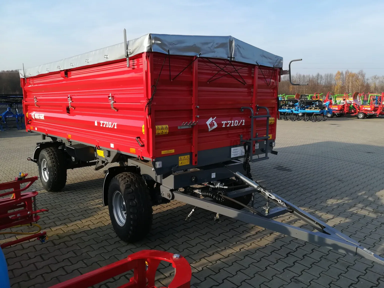 Przyczepa ciężarowa rolnicza dwuosiowa METAL-FACH T710/1 6t, zdjęcie 1