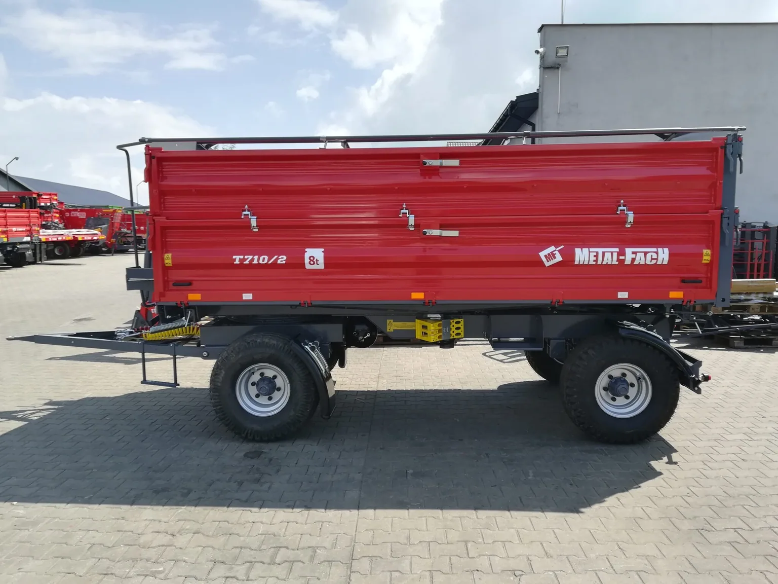 Przyczepa ciężarowa rolnicza dwuosiowa METAL-FACH T710/2 8t, zdjęcie 1