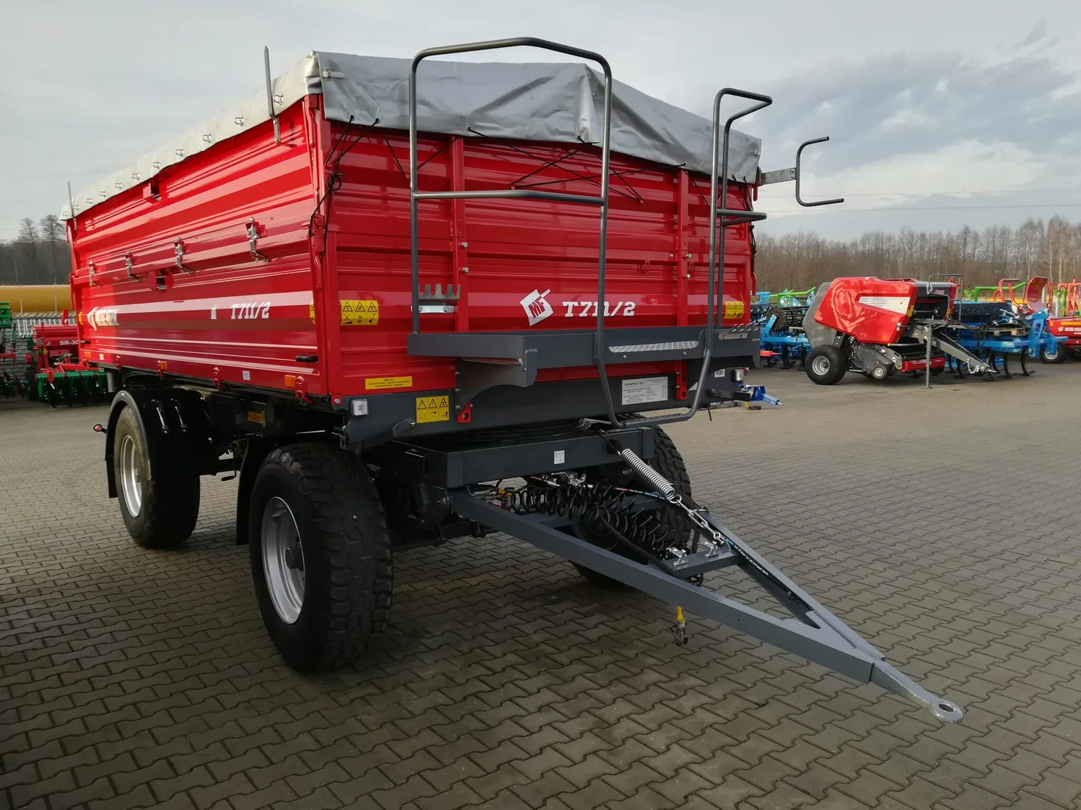 Przyczepa ciężarowa rolnicza dwuosiowa METAL-FACH T711/1 8t, zdjęcie 1