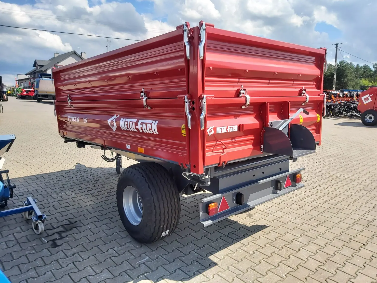 Przyczepa ciężarowa rolnicza METAL-FACH T703A 3,8t, zdjęcie 3
