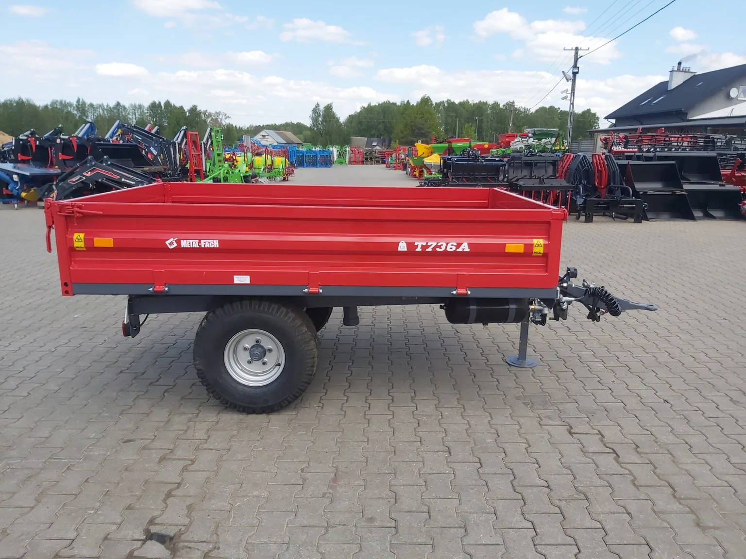 Przyczepa ciężarowa rolnicza METAL-FACH T736A 1,5t, zdjęcie 1