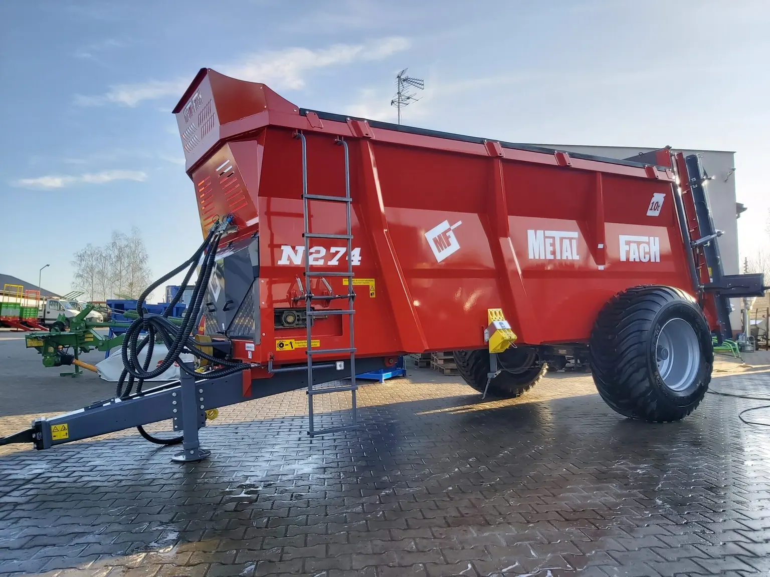 Rozrzutnik obornika jednoosiowy METAL-FACH N274 ROTOS 10t, zdjęcie 1