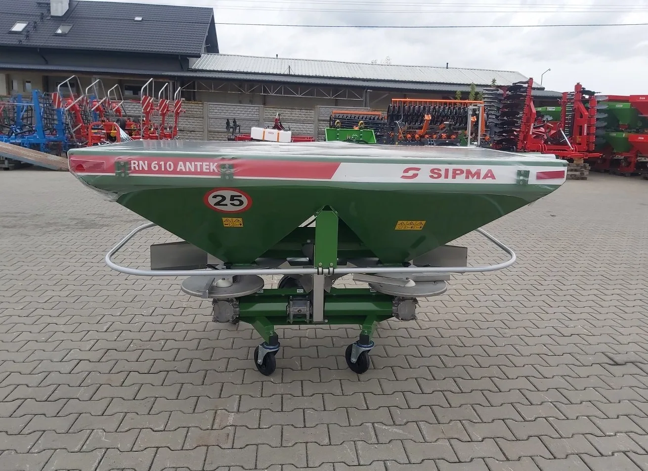 Rozsiewacz nawozów SIPMA RN 610 ANTEK dwutarczowy, zdjęcie 1