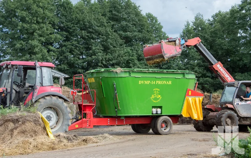 Wóz paszowy dwuwirnikowy PRONAR DVMP 12m³ 14m³ 16m³ 18m³, zdjęcie 1